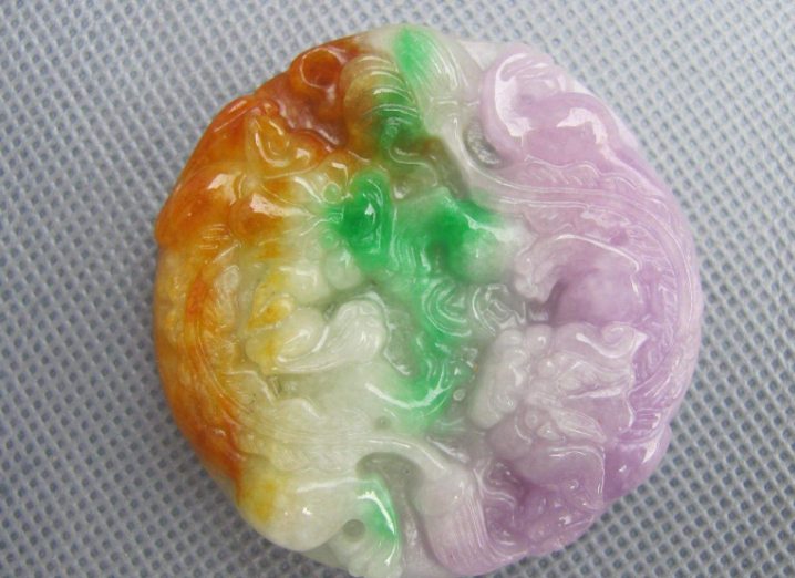 三色翡翠的价格?你知道三色翡翠的升值空间