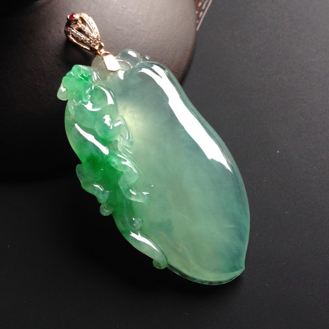 冰种飘绿 缅甸天然翡翠福瓜吊坠 18k玫瑰金扣 裸石45-25-8毫米