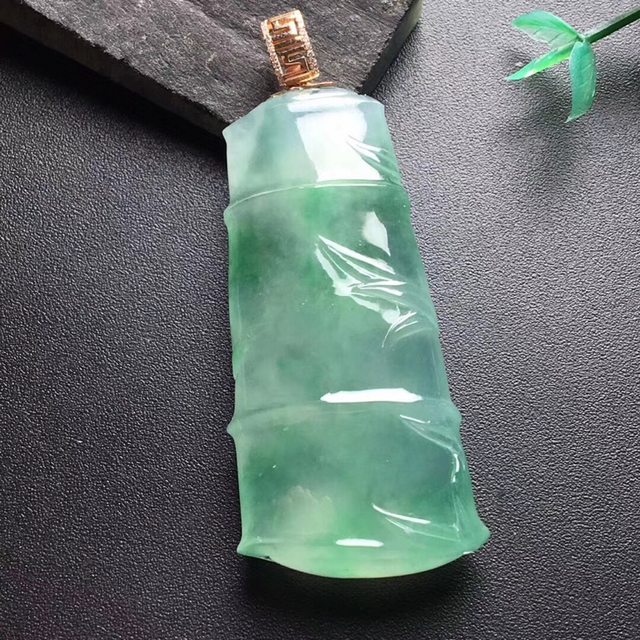 冰种飘绿花 缅甸天然翡翠节节高升吊坠,尺寸52-24.4-9.