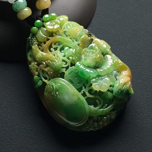 【巧雕黄加绿花开富贵】缅甸天然翡翠 尺寸:57-40-14.3毫米