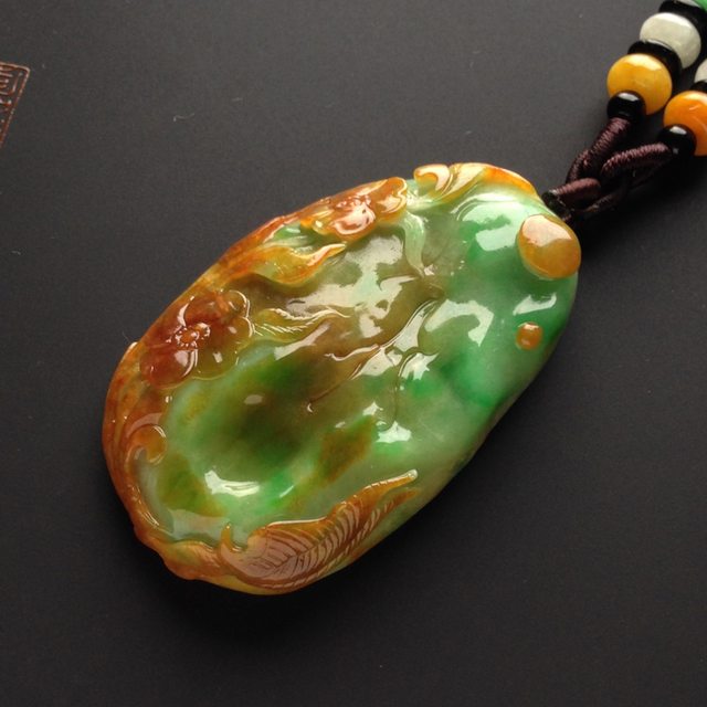 【巧雕黄加绿花鸟 缅甸天然翡翠 尺寸54-34-9毫米】价格34000.