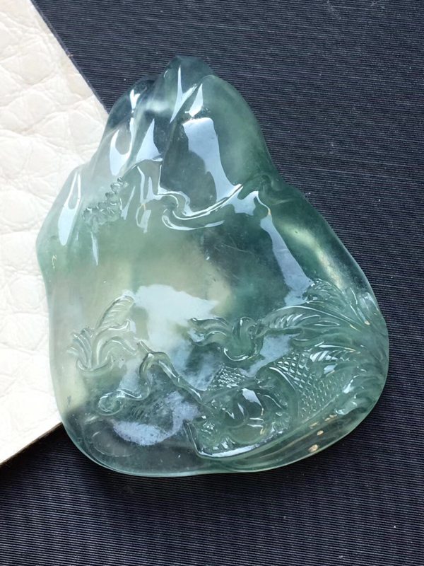 冰晴绿山水牌 翡翠吊坠 尺寸31.7*24.7*6.