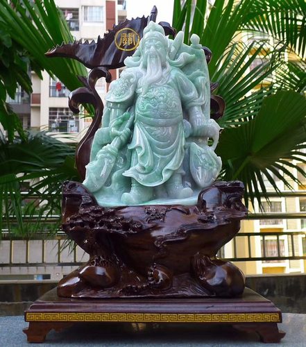 翡翠a货 精美浅绿关公翡翠摆件