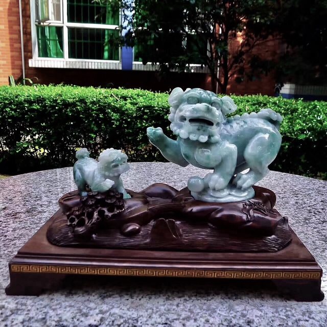 翡翠a货 水润春彩狮子教子 事事如意翡翠摆件