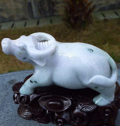 翡翠a货 紫罗兰飘花牛气冲天翡翡摆件