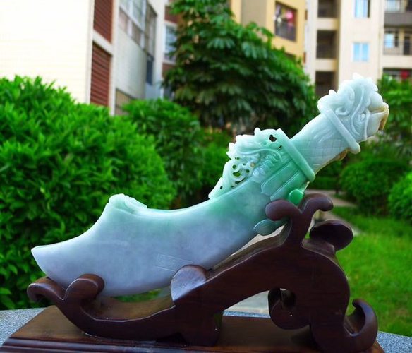 糯种春彩 天然翡翠a货 霸气龙头刀摆件