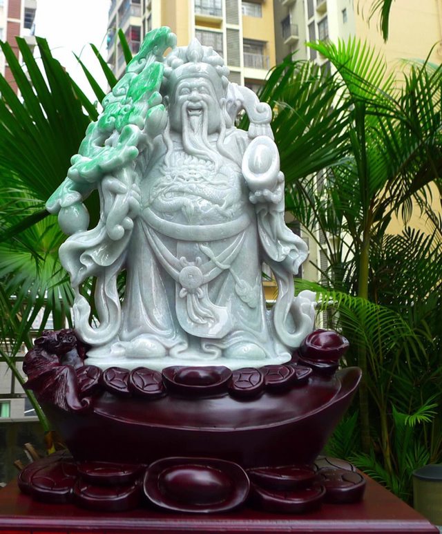 糯种飘阳绿财神翡翠摆件