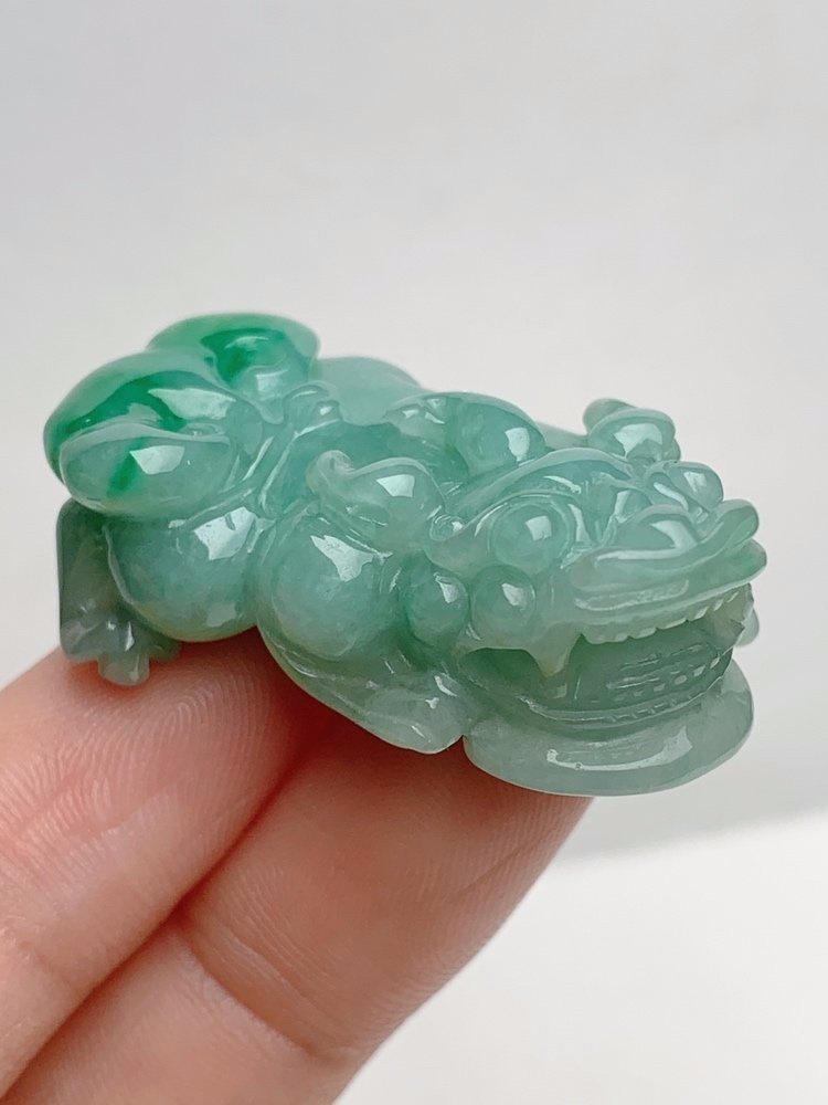 a货【1000-2000元冰糯种貔貅飘绿翡翠挂件】价格_多少钱_爆款推荐